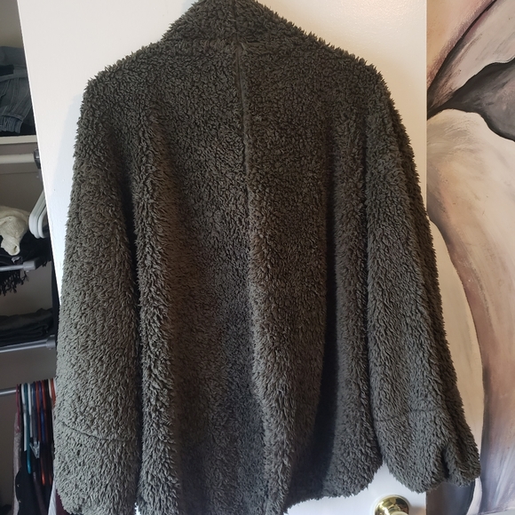 Warm Restore Sherpa Pullover - Picture 4 of 6